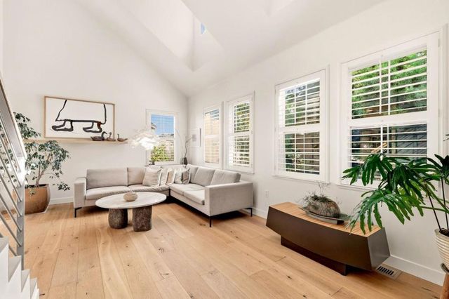 24 Creekside Lane, San Mateo, CA 94401