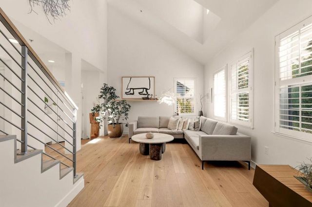 24 Creekside Lane, San Mateo, CA 94401