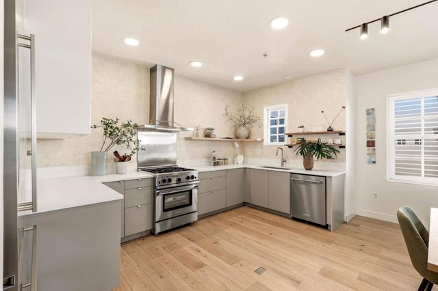 24 Creekside Lane, San Mateo, CA 94401
