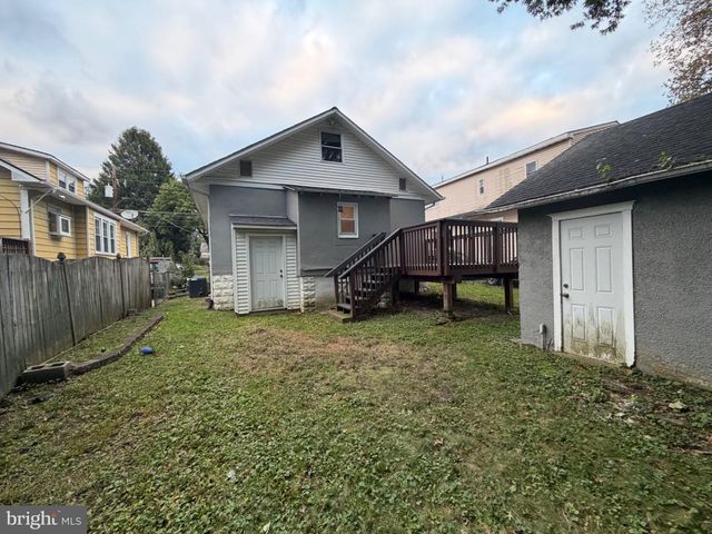 704 N LENOLA RD, Moorestown, NJ 08057