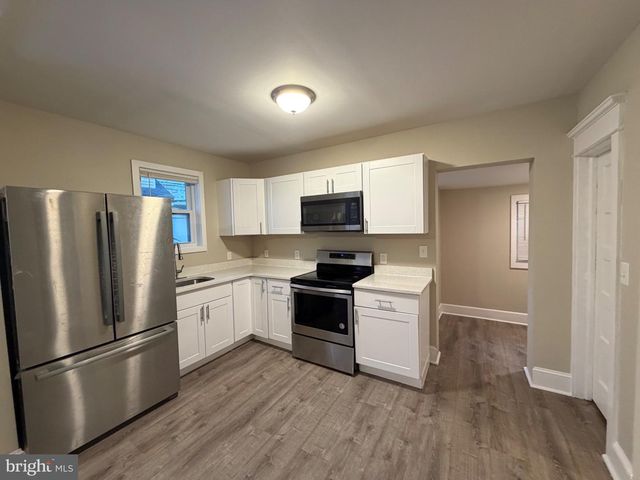 704 N LENOLA RD, Moorestown, NJ 08057