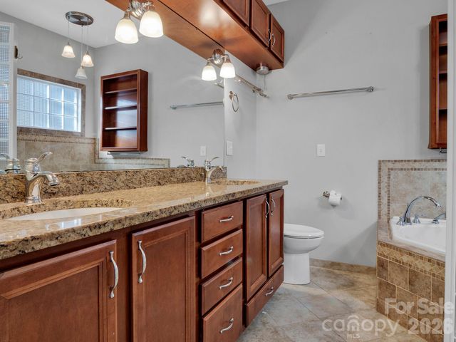 11627 Knightsdale Drive, Charlotte, NC 28277