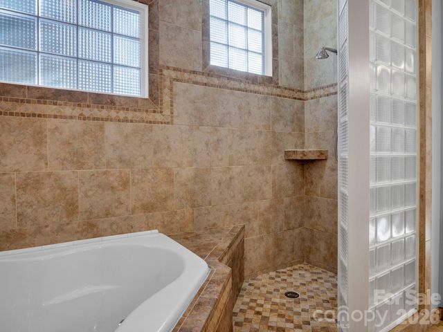 11627 Knightsdale Drive, Charlotte, NC 28277