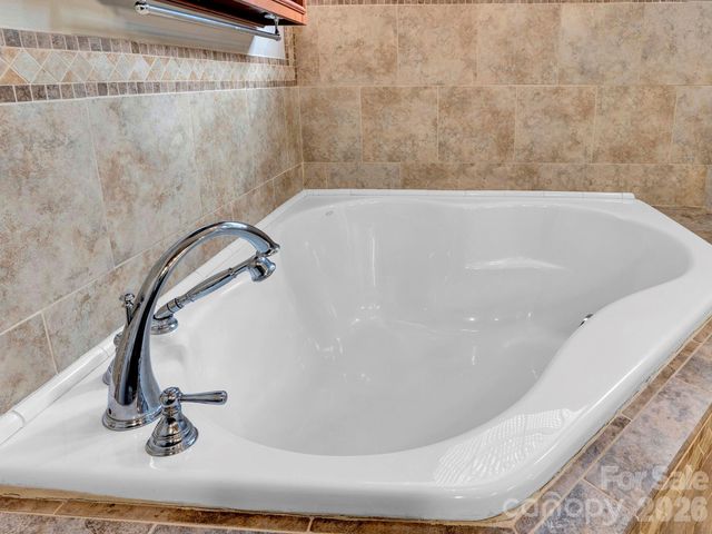 11627 Knightsdale Drive, Charlotte, NC 28277