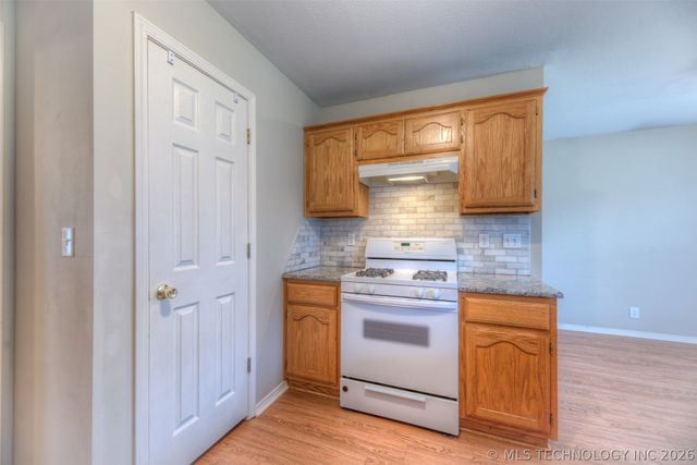 211 W Utica Place, Broken Arrow, OK 74011