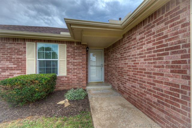 211 W Utica Place, Broken Arrow, OK 74011