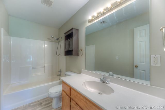 211 W Utica Place, Broken Arrow, OK 74011