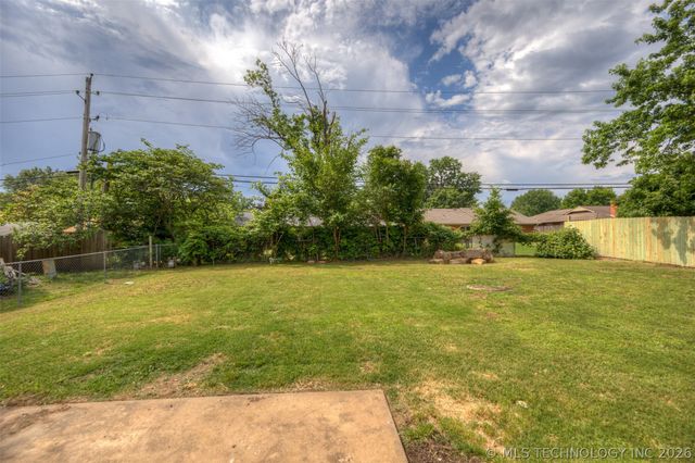 211 W Utica Place, Broken Arrow, OK 74011