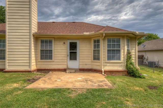 211 W Utica Place, Broken Arrow, OK 74011