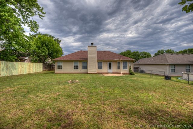 211 W Utica Place, Broken Arrow, OK 74011