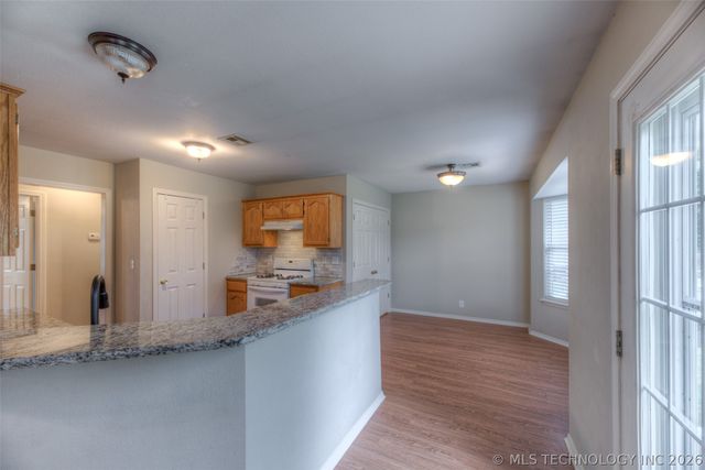 211 W Utica Place, Broken Arrow, OK 74011