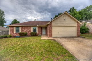 211 W Utica Place, Broken Arrow, OK 74011