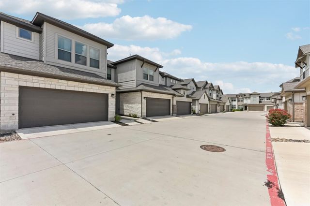 2500 Forest Creek DR 302, Round Rock, TX 78665