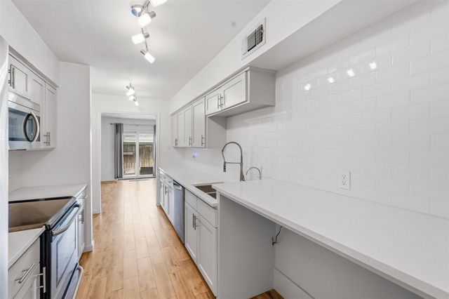 450 N Post Oak Lane, Houston, TX 77024