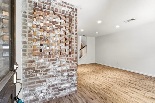 450 N Post Oak Lane, Houston, TX 77024