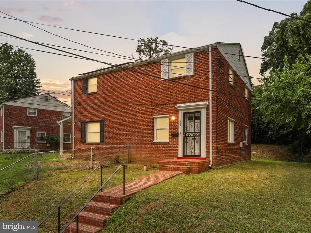 608 CABIN BRANCH DR, Capitol Heights, MD 20743
