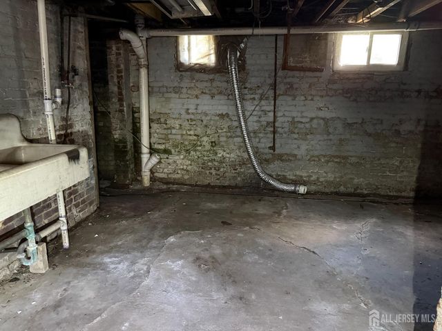 185 Lewis Street, Perth Amboy, NJ 08861