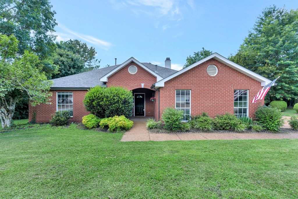 2910 Churchill Ln, Thompsons Station, TN 37179