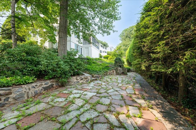 21 Braxmar Drive S, Harrison, NY 10528