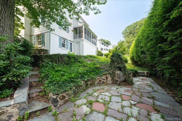 21 Braxmar Drive S, Harrison, NY 10528