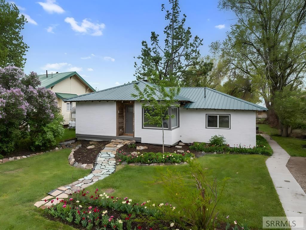 Image 1 of property listing at 225 W Kootenai Way, Rockland, ID 83271