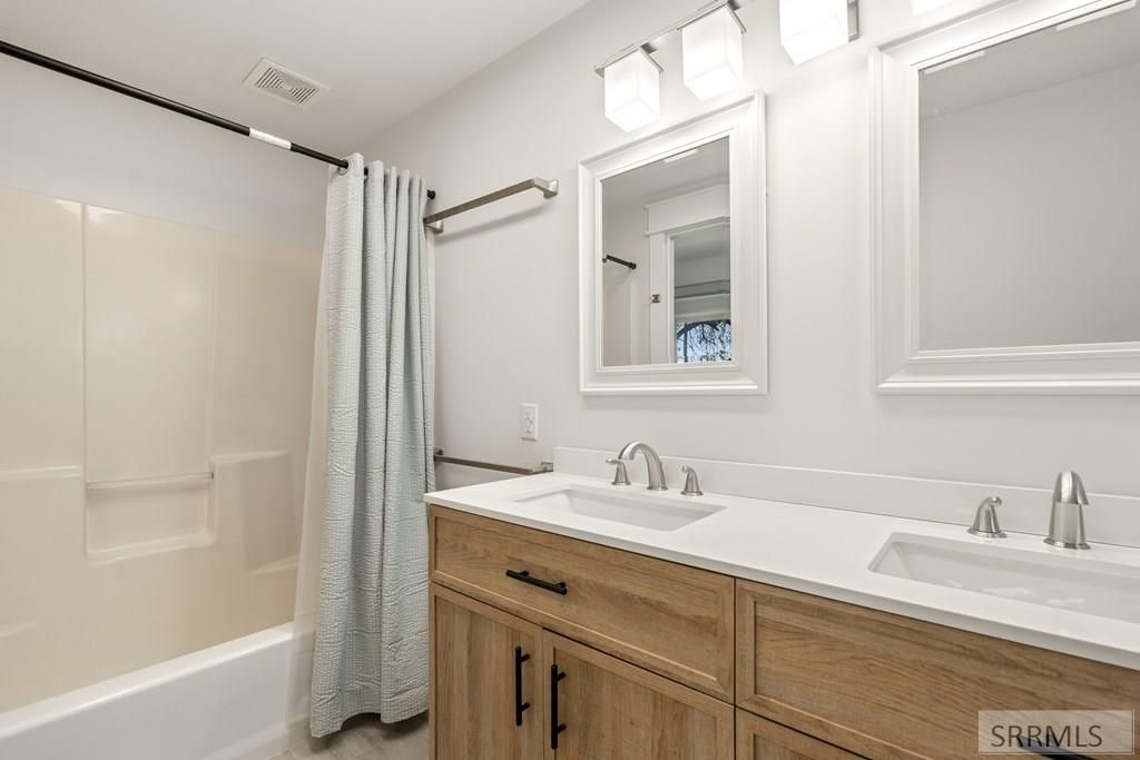 Image 17 of property listing at 225 W Kootenai Way, Rockland, ID 83271