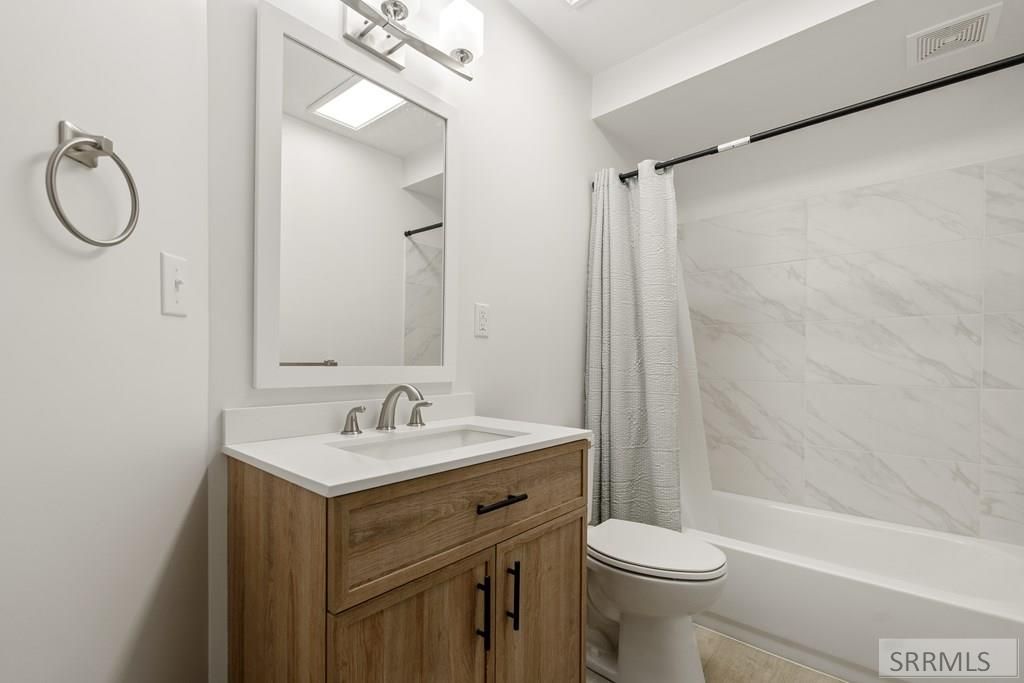 Image 20 of property listing at 225 W Kootenai Way, Rockland, ID 83271