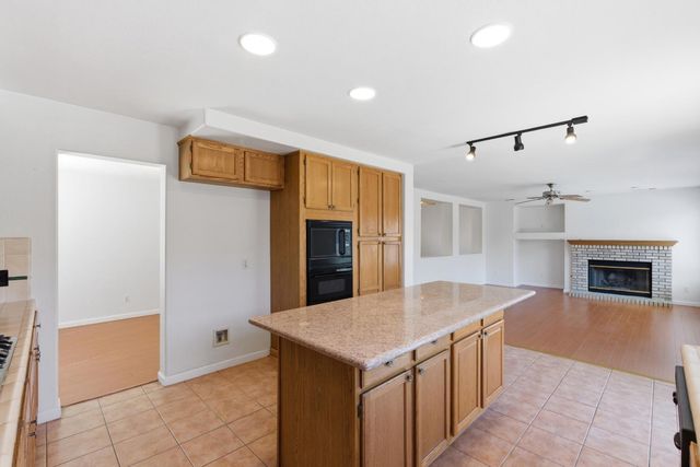 865 Mckelvy Avenue, Clovis, CA 93611