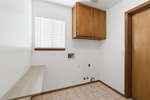 865 Mckelvy Avenue, Clovis, CA 93611