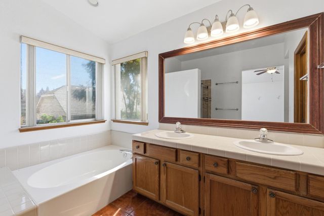 865 Mckelvy Avenue, Clovis, CA 93611