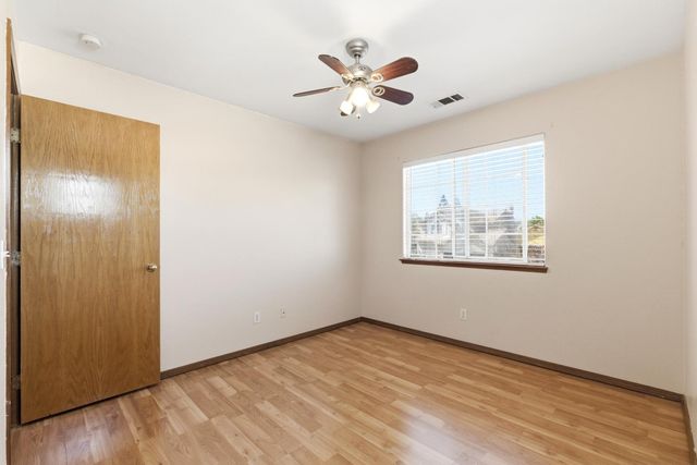 865 Mckelvy Avenue, Clovis, CA 93611