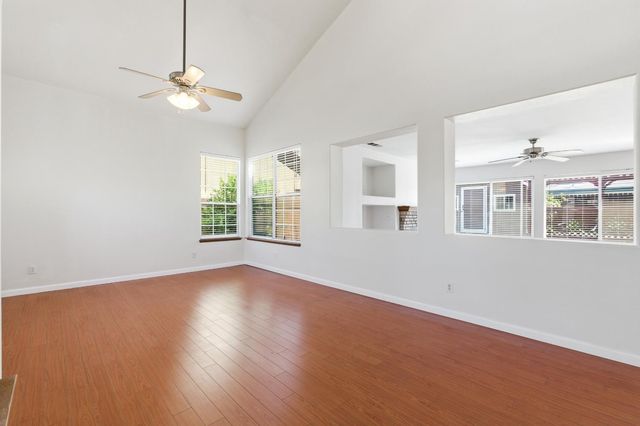 865 Mckelvy Avenue, Clovis, CA 93611