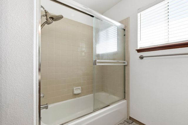 865 Mckelvy Avenue, Clovis, CA 93611