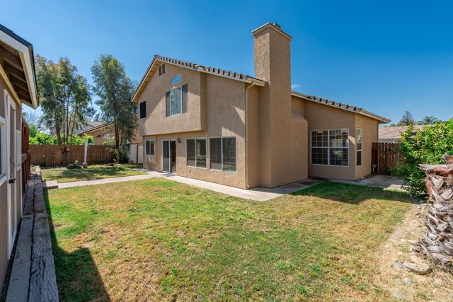 865 Mckelvy Avenue, Clovis, CA 93611