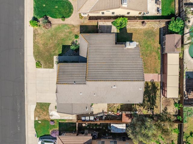 865 Mckelvy Avenue, Clovis, CA 93611