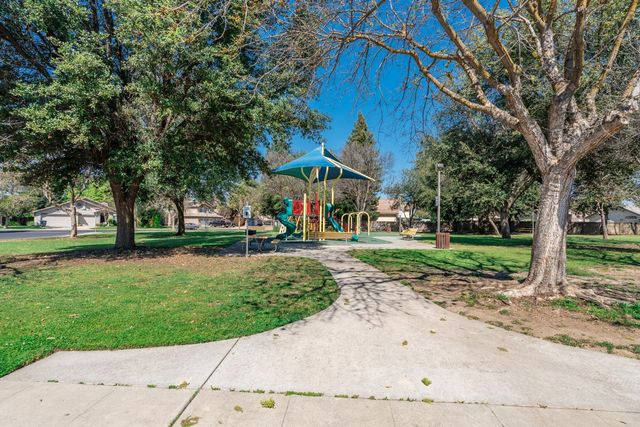 865 Mckelvy Avenue, Clovis, CA 93611