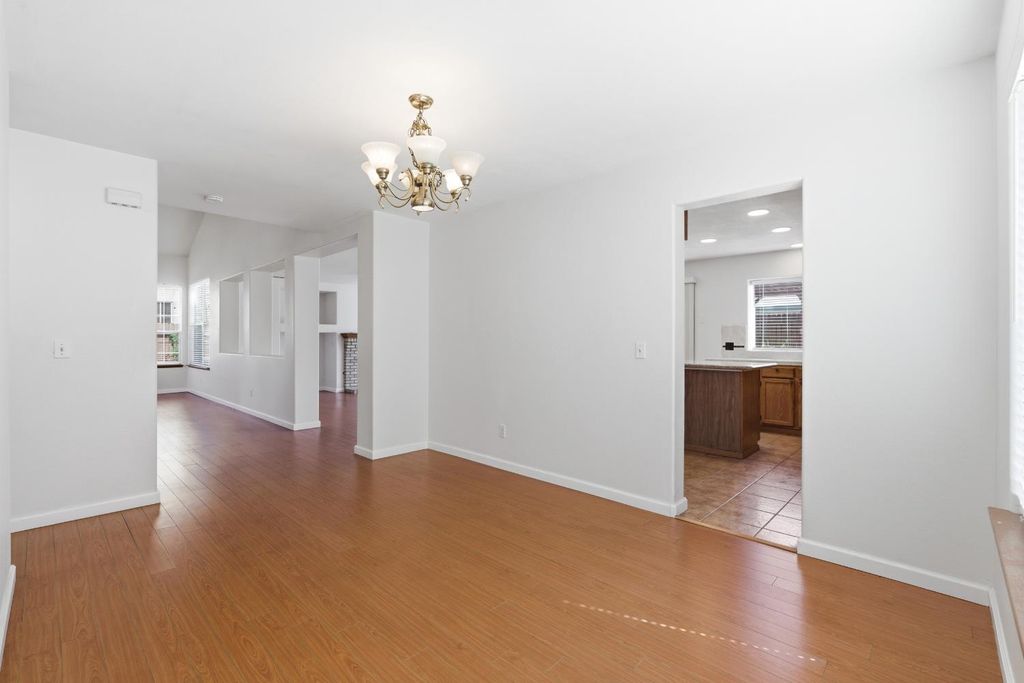 Image 22 of property listing at 865 Mckelvy Avenue, Clovis, CA 93611