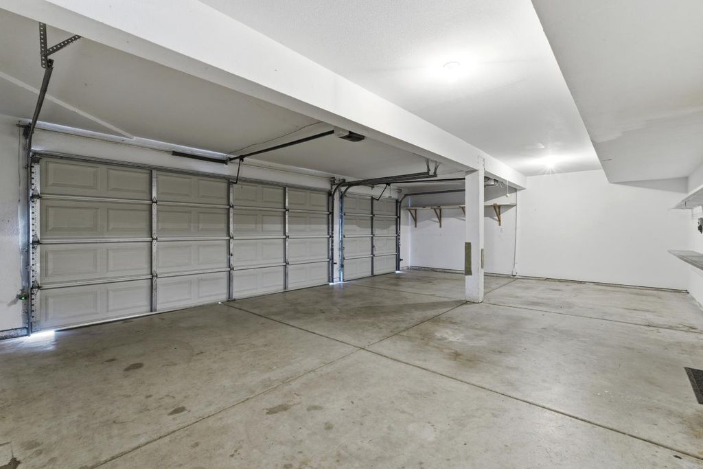 Image 25 of property listing at 865 Mckelvy Avenue, Clovis, CA 93611