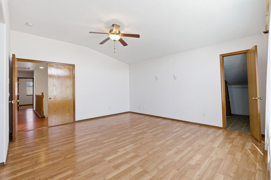 Image 30 of property listing at 865 Mckelvy Avenue, Clovis, CA 93611