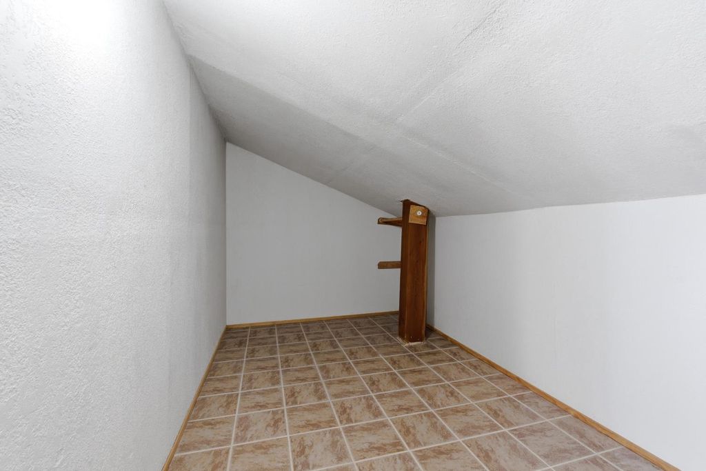 Image 31 of property listing at 865 Mckelvy Avenue, Clovis, CA 93611