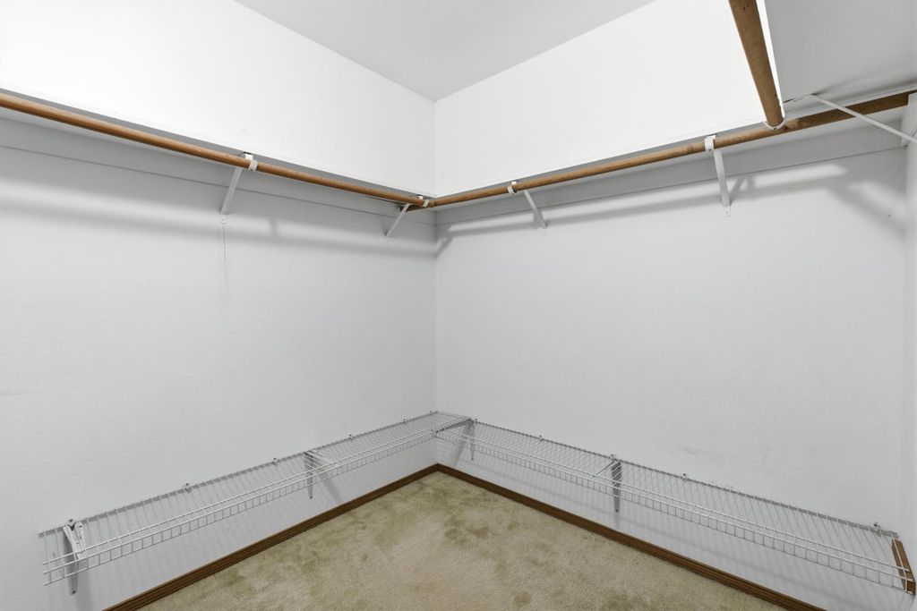 Image 34 of property listing at 865 Mckelvy Avenue, Clovis, CA 93611