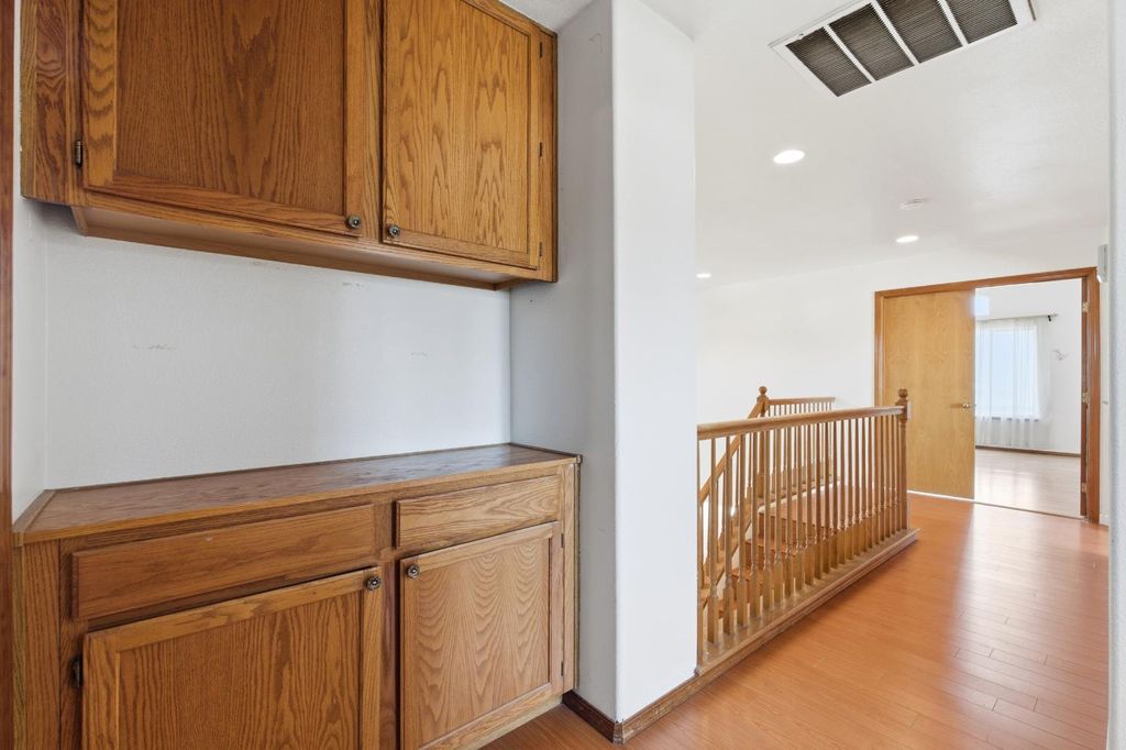 Image 35 of property listing at 865 Mckelvy Avenue, Clovis, CA 93611