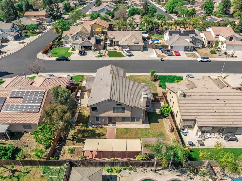 Image 53 of property listing at 865 Mckelvy Avenue, Clovis, CA 93611