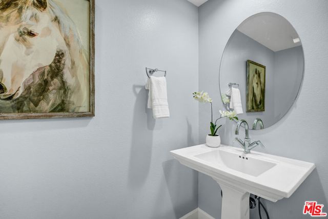 14412 Killion Street 205, Sherman Oaks, CA 91401