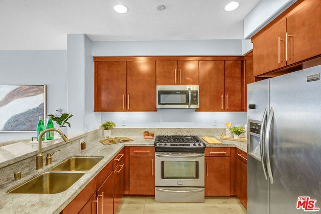 14412 Killion Street 205, Sherman Oaks, CA 91401
