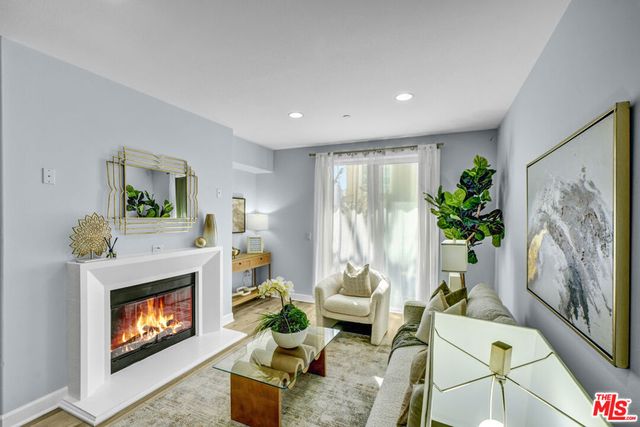 14412 Killion Street 205, Sherman Oaks, CA 91401