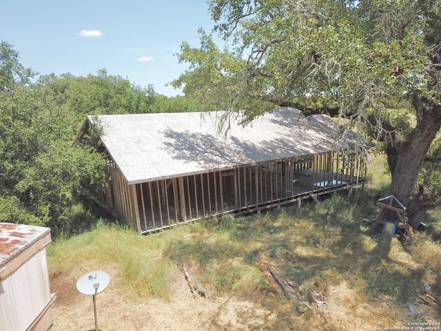 324 Rooster Dr, Pleasanton, TX 78064