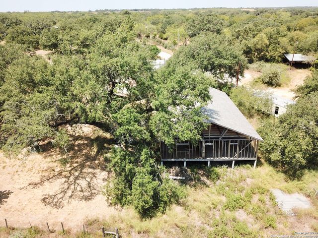 324 Rooster Dr, Pleasanton, TX 78064