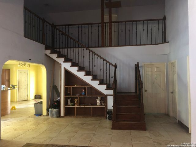 324 Rooster Dr, Pleasanton, TX 78064