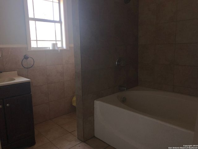 324 Rooster Dr, Pleasanton, TX 78064